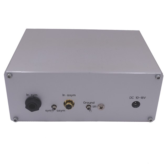 Eigenschaften der RIAA Testbox, Die Leiterplatte mit fest montierten Anschl&uuml;ssen (ohne Geh&auml;use)